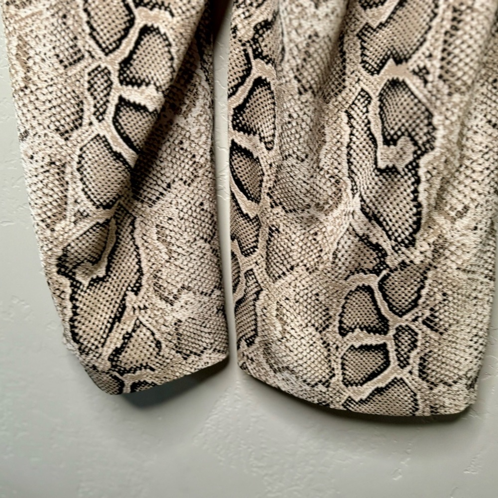 Michael Kors Wide Leg Pants Crushed Crepe Snakeskin Print Bottoms SZ Medium - Picture 12 of 16